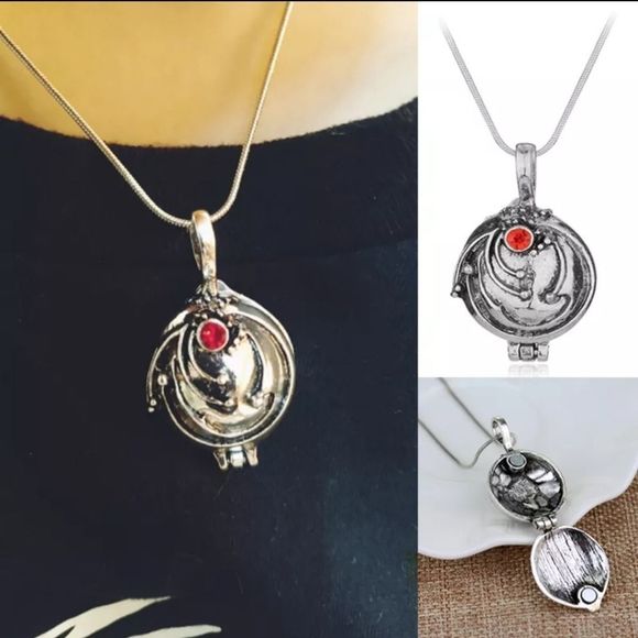 Silver vintage style magnetic locket crystal necklace new - Picture 2 of 4